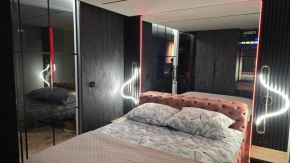 Apartament Dark Prestige NEW ! - dostęp 24h, garaż podziemny , klimatyzacja , duży taras